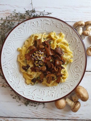 Tagliatelle (lăști) cu mix de ciuperci